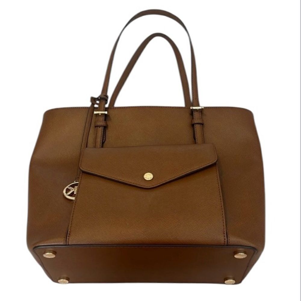 Michael Kors brown leather handbag lots of pockets roomy and adjustable handles